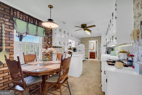 Dining - 1018 Hardman Morris Rd, Colbert, GA 30628 photo 5 of 6