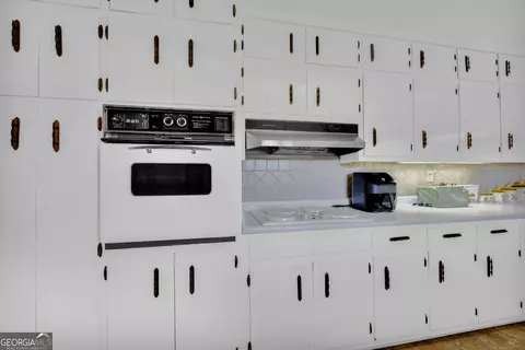 Kitchen - 1018 Hardman Morris Rd, Colbert, GA 30628 photo 7 of 8