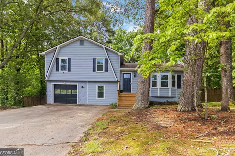 451 Old Towne Trl, Lawrenceville, GA 30046