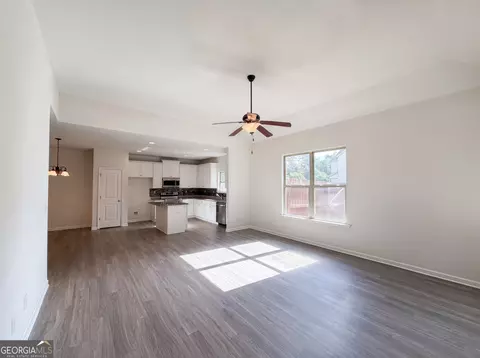 4075 Mcclendon Way, Rex, GA 30273 photo 4