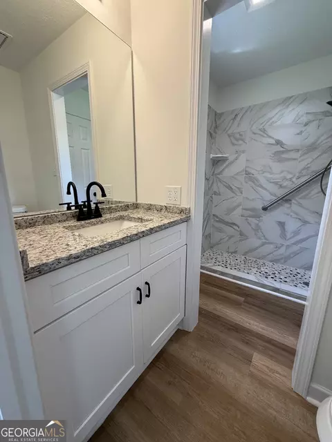 Bath - 105 Sir Lancelot Ave, Lagrange, GA 30241 photo 5 of 6