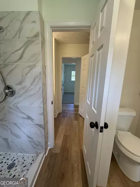 Bath - 105 Sir Lancelot Ave, Lagrange, GA 30241 photo 2 of 6