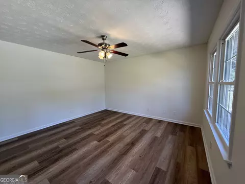 Living - 105 Sir Lancelot Ave, Lagrange, GA 30241 photo 3 of 5