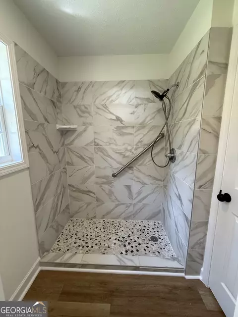 Bath - 105 Sir Lancelot Ave, Lagrange, GA 30241 photo 4 of 6