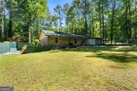 Exterior - 230 Ridge Rd, Tyrone, GA 30290 photo 14 of 17