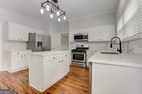 Kitchen - 3855 Ruby Falls Dr, Duluth, GA 30097 photo 3 of 7