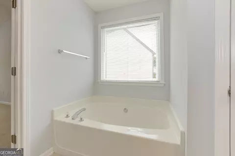 Bath - 3855 Ruby Falls Dr, Duluth, GA 30097 photo 5 of 6