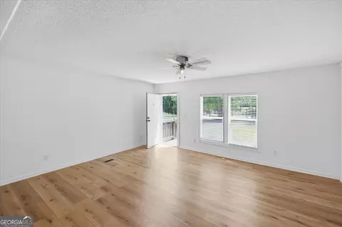 Living - 261 Blount Chapel Rd, Haddock, GA 31033 photo 1 of 6