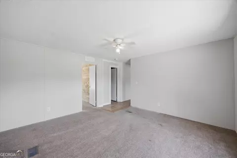 Living - 261 Blount Chapel Rd, Haddock, GA 31033 photo 5 of 6