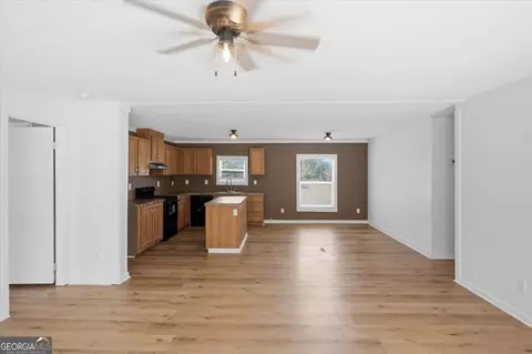 Living - 261 Blount Chapel Rd, Haddock, GA 31033 photo 3 of 6