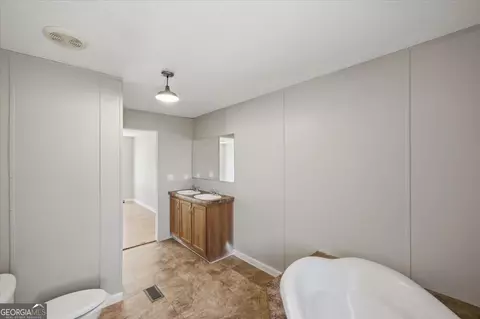 Entry Way - 261 Blount Chapel Rd, Haddock, GA 31033 photo 1 of 2