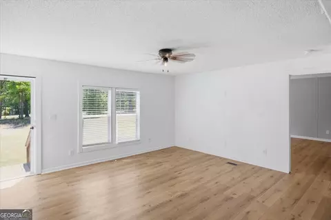 Living - 261 Blount Chapel Rd, Haddock, GA 31033 photo 2 of 6
