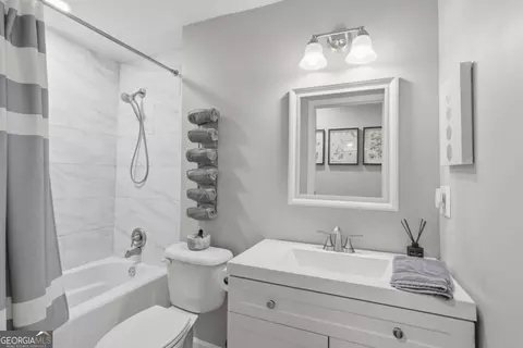 Bath - 4147 Suzanne Ln, Duluth, GA 30096 photo 2 of 2