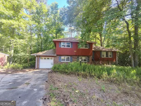 1300 Lancelot Ln, Macon, GA 31220