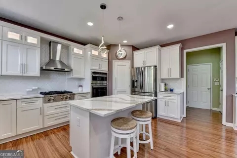 Kitchen - 770 Pimlicon Pl, Suwanee, GA 30024 photo 5 of 8