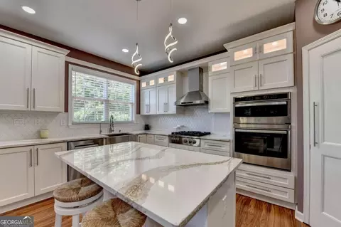 Kitchen - 770 Pimlicon Pl, Suwanee, GA 30024 photo 8 of 8