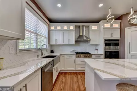 Kitchen - 770 Pimlicon Pl, Suwanee, GA 30024 photo 4 of 8