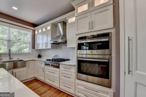 Kitchen - 770 Pimlicon Pl, Suwanee, GA 30024 photo 7 of 8