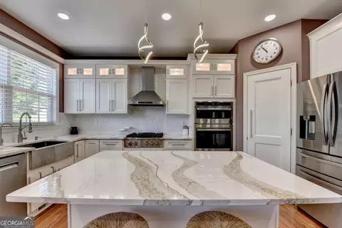 Kitchen - 770 Pimlicon Pl, Suwanee, GA 30024 photo 3 of 8
