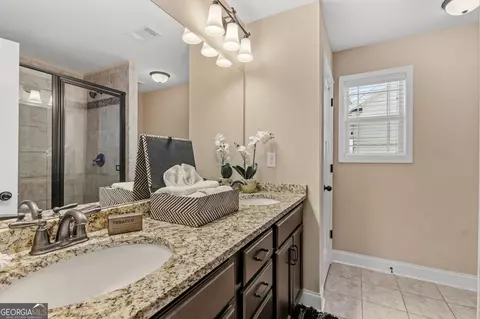 Bath - 109 Hawks Ridge Trce, Byron, GA 31008 photo 2 of 4