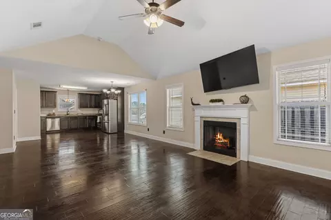 Living - 109 Hawks Ridge Trce, Byron, GA 31008 photo 3 of 4