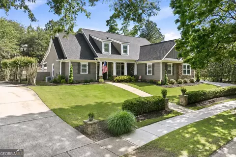 6808 Grand Marina Cir, Gainesville, GA 30506