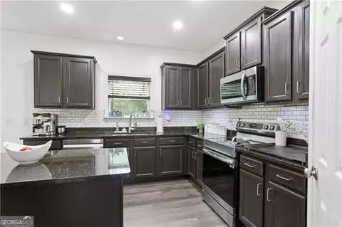 Kitchen - 73 Allen Bridge Rd, Talmo, GA 30575 photo 1 of 4