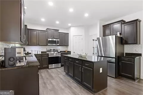 Kitchen - 73 Allen Bridge Rd, Talmo, GA 30575 photo 3 of 4