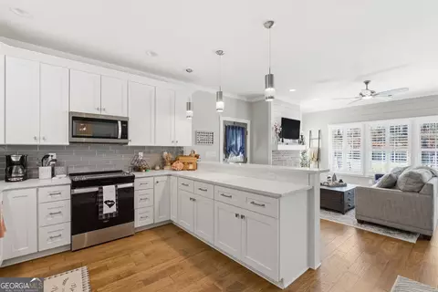 Kitchen - 111 Smith Ct, Clarkesville, GA 30523 photo 2 of 3