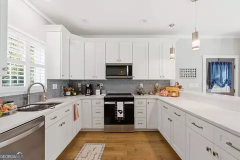 Kitchen - 111 Smith Ct, Clarkesville, GA 30523 photo 3 of 3