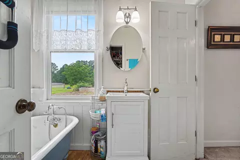 Bath - 355 Inman Rd, Hampton, GA 30228 photo 3 of 3