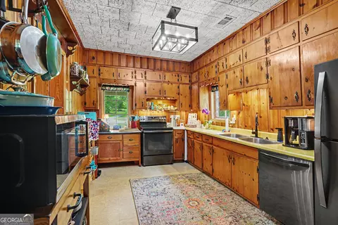 Kitchen - 355 Inman Rd, Hampton, GA 30228 photo 2 of 5