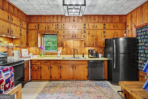 Kitchen - 355 Inman Rd, Hampton, GA 30228 photo 5 of 5