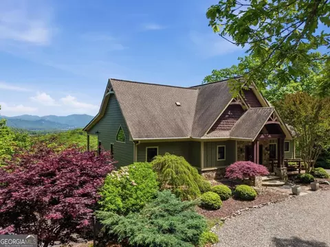 1065 Smokerise Dr, Hayesville, NC 28904