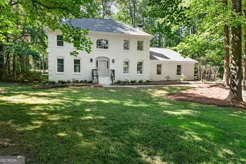 1080 Willow Bnd, Roswell, GA 30075
