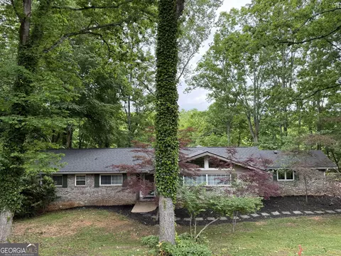 3327 Hickory Pt, Gainesville, GA 30506