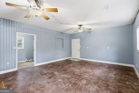 Living - 515 E 4th St, Rincon, GA 31326 photo 3 of 8