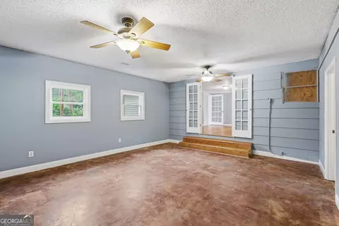 Living - 515 E 4th St, Rincon, GA 31326 photo 2 of 8