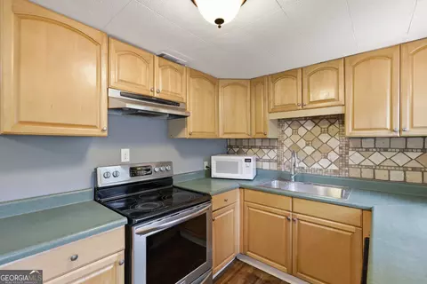Kitchen - 515 E 4th St, Rincon, GA 31326 photo 2 of 4