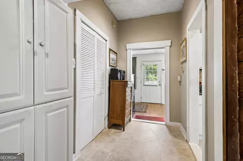 Entry Way - 329 Gilbert Rd, Jefferson, GA 30549 photo 3 of 6