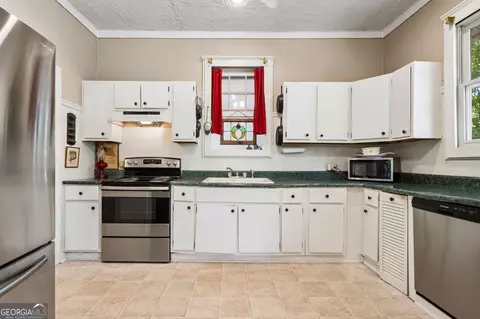 Kitchen - 329 Gilbert Rd, Jefferson, GA 30549 photo 1 of 5