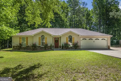1389 Douglas Dr, Ellerslie, GA 31807