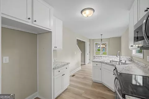 Kitchen - 102 Woodside Ct, Temple, GA 30179 photo 3 of 4