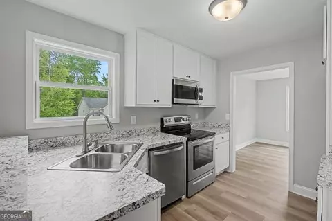 Kitchen - 102 Woodside Ct, Temple, GA 30179 photo 2 of 4