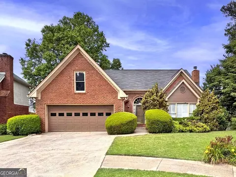 450 Renee Cir, Roswell, GA 30075