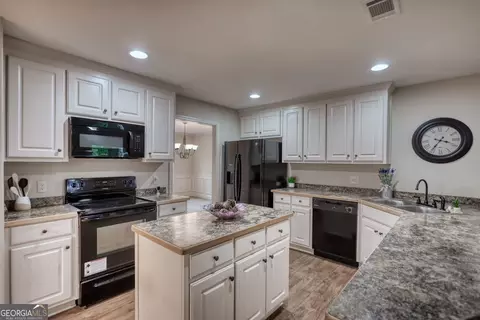 Kitchen - 1505 Mill Creek Rd, Bethlehem, GA 30620 photo 2 of 2