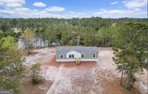 143 Lisa Ln, Hortense, GA 31543