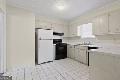 Kitchen - 2930 Rollingwood Dr, Augusta, GA 30906 photo 3 of 4