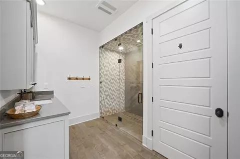 Bath - 445 E Valley Rd NE, Rydal, GA 30171 photo 2 of 10