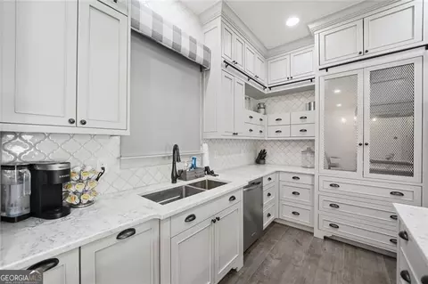 Kitchen - 445 E Valley Rd NE, Rydal, GA 30171 photo 3 of 4